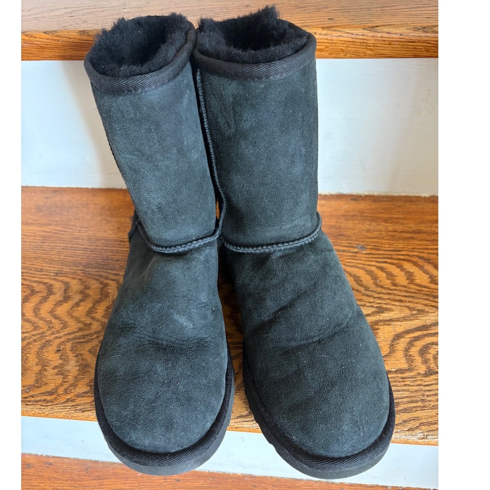 UGG Classic Short II Black Suede Sheepskin Boots Size‎ 7